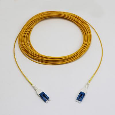 Uniboot LC Fiber Jumper 1M LC UPC à LC UPC mode unique G657.A1 BendInsensible 2mm LSZH Faible perte 0,15dB Cordon de patch de fibre
