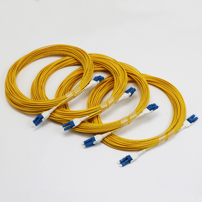 Uniboot LC Fiber Jumper 1M LC UPC à LC UPC mode unique G657.A1 BendInsensible 2mm LSZH Faible perte 0,15dB Cordon de patch de fibre