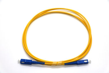 La correction jaune de fibre de mode unitaire câble 9/125 longueur adaptée aux besoins du client par connecteur de Sc/UPC