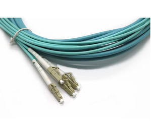 La correction optique d'intérieur de fibre de LAN WAN FTTH câble le pullover avec 3 connecteurs de SC-LC