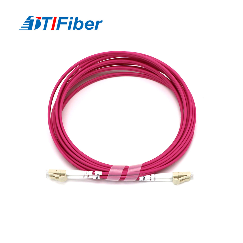 Le LC à la correction optique de tresse de fibre de duplex de LC Om4 attachent la vitesse rapide de transmission